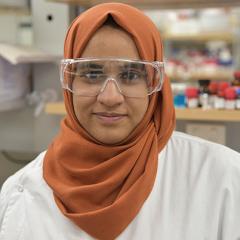 The gold nanoparticles Yusra Rabbani uses in her wound sensor project may not be visible to the naked eye, but the science behind her work still proved eye-catching enough at the University of Queensland's All-Institute final of the Three-Minute Thesis.