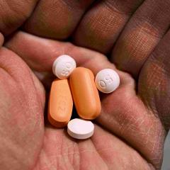 AIBN researchers want HIV patients to have the option of taking a long-acting antiretroviral dose once a week, instead of having to take a dose every day.